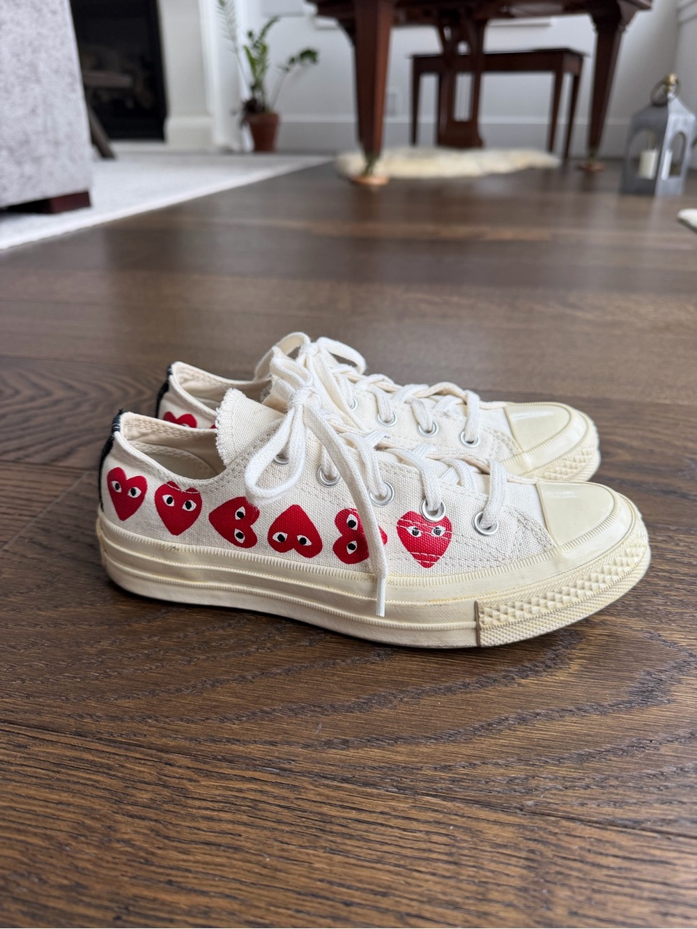 Comme des Garçons PLAY x Converse White Low Top Sneakers with Red Heart Motif
